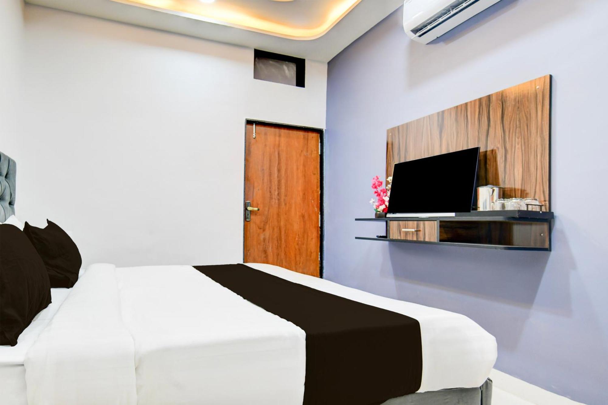 Super Hotel O D.V Near Medanta Hospital Indore Exteriör bild