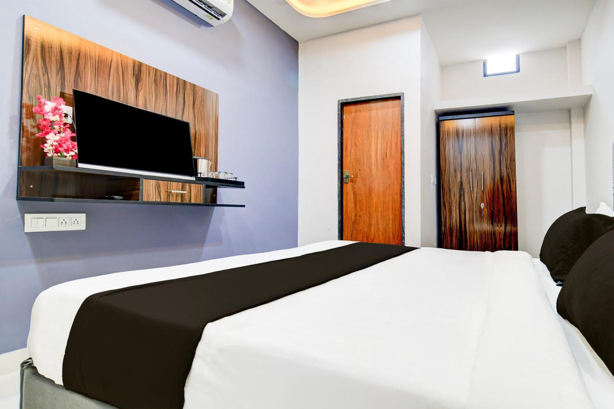 Super Hotel O D.V Near Medanta Hospital Indore Exteriör bild