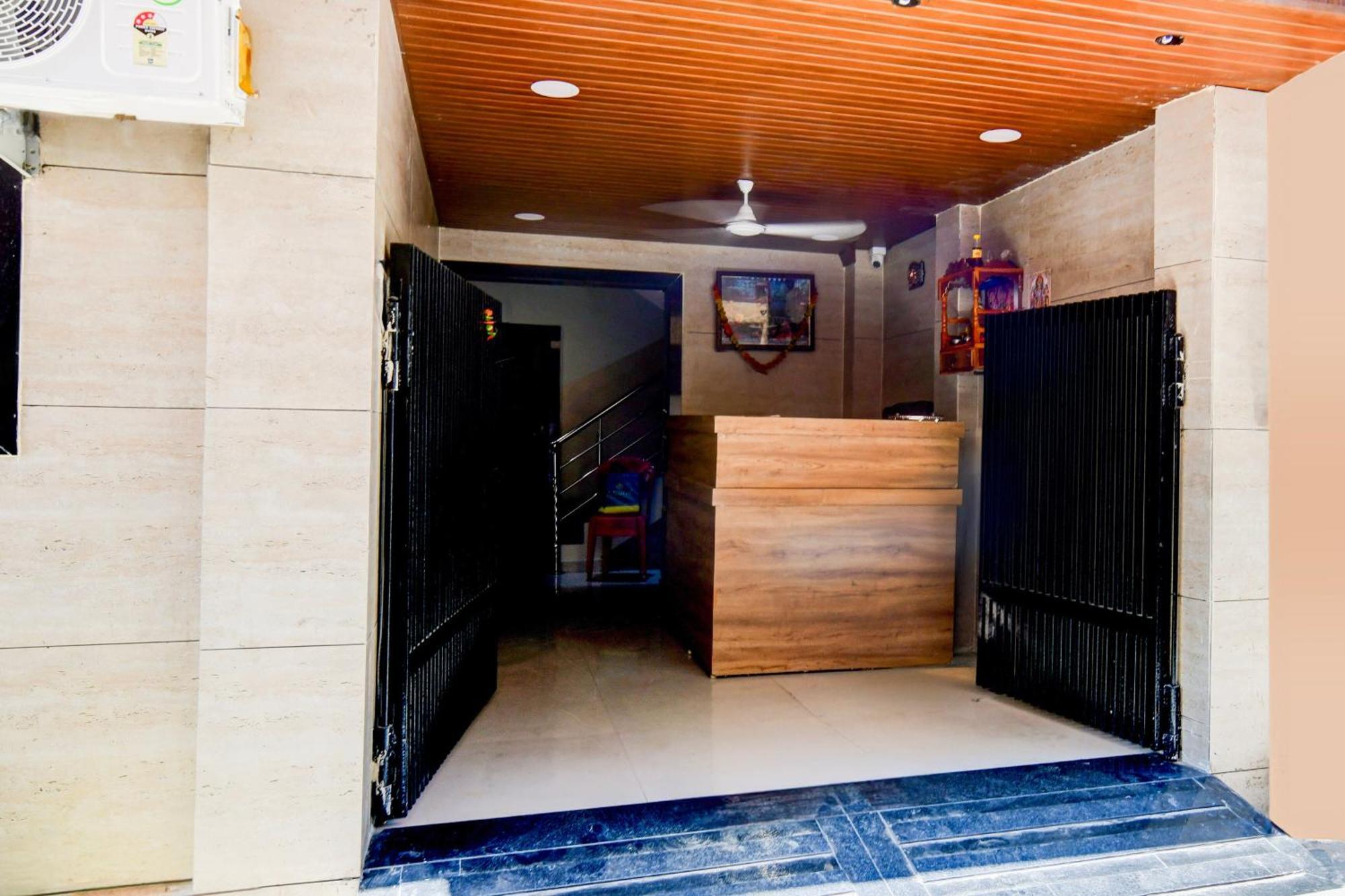 Super Hotel O D.V Near Medanta Hospital Indore Exteriör bild