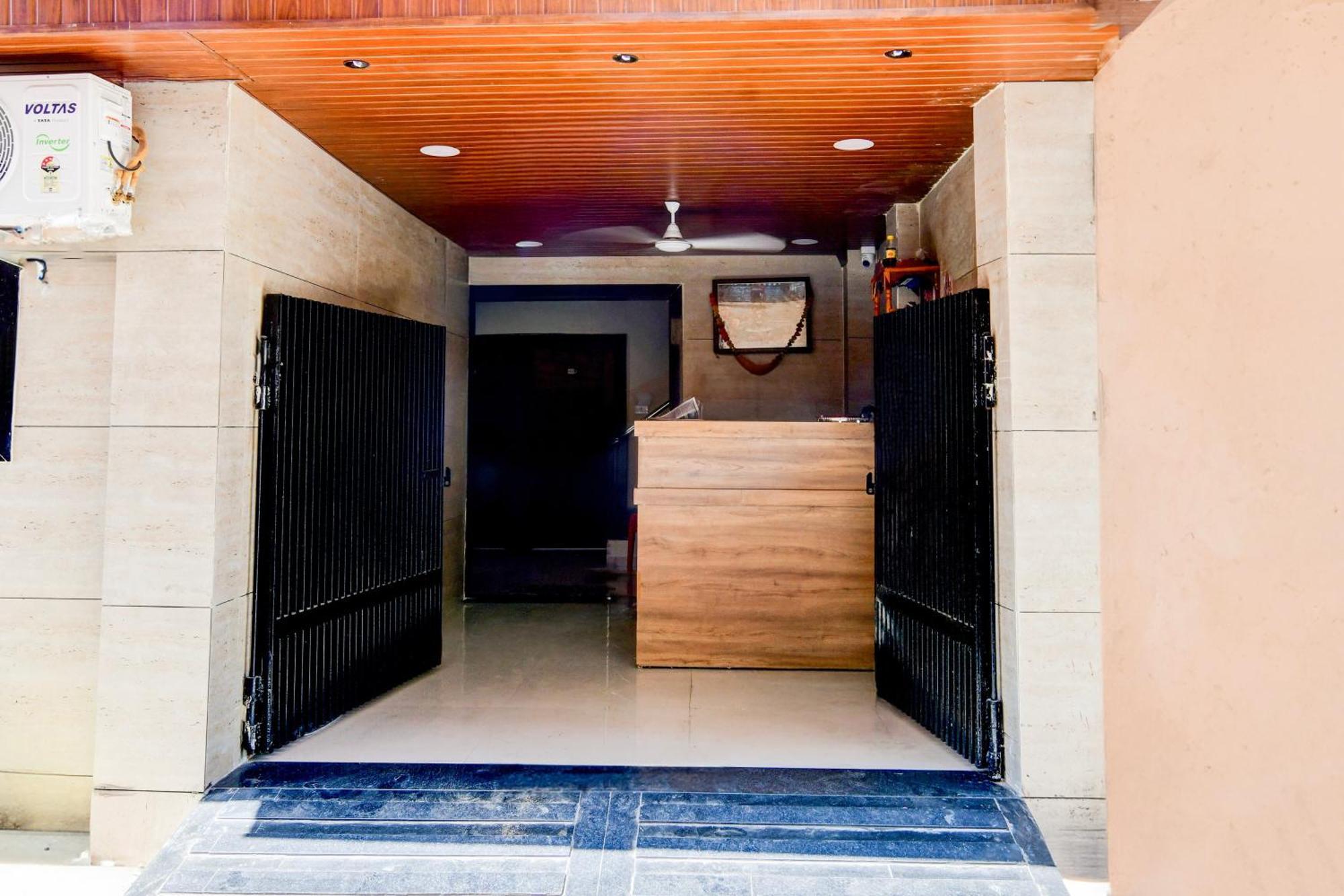 Super Hotel O D.V Near Medanta Hospital Indore Exteriör bild