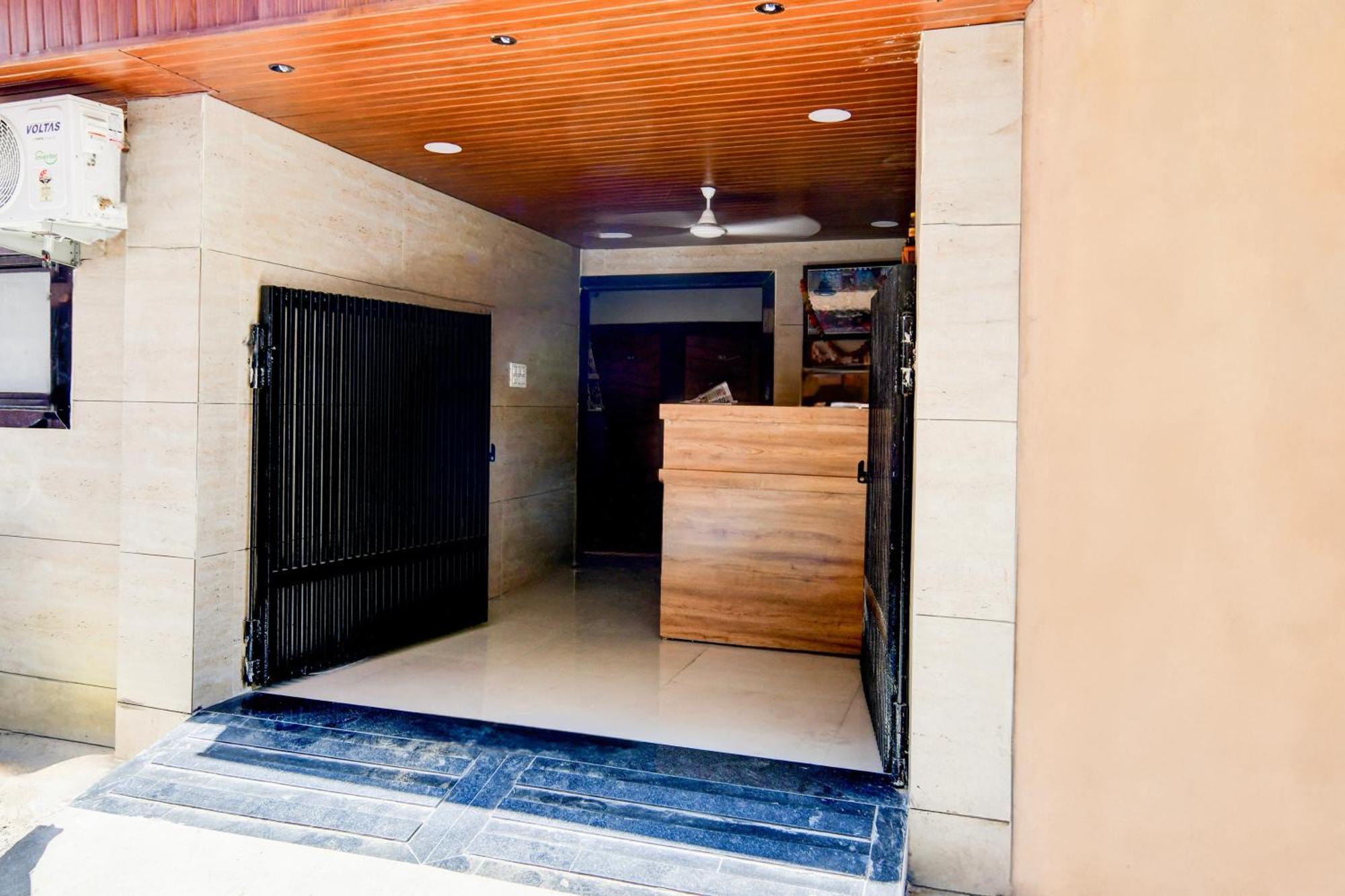 Super Hotel O D.V Near Medanta Hospital Indore Exteriör bild